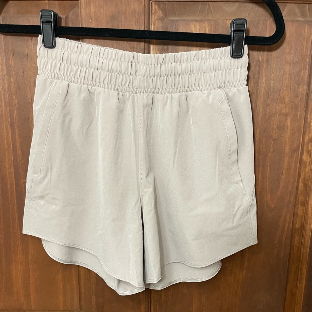 Under Armour Women’s Flex Woven 5” Shorts Sahara Size XS